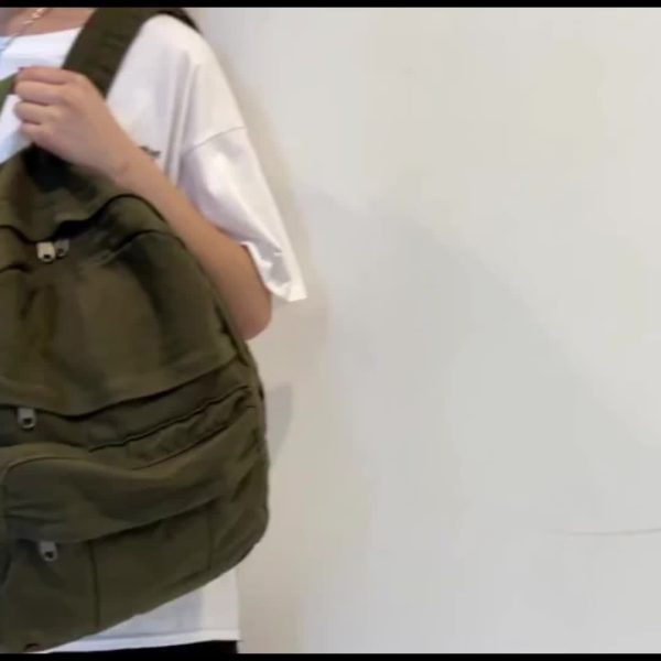 Solid color old retro Women's bag, casual Women's backpack, very suitable for daily use.