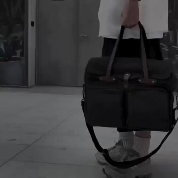 Large Capacity Men'S Fashionable And Elegant Tote Canvas Bag, Multi-Functional Multi-Pocket Scientific Storage Crossbody Bag, Exquisite Workmanship, Reasonable Internal Partitions, Suitable for Commuting to School, Going Out, And Short Trips